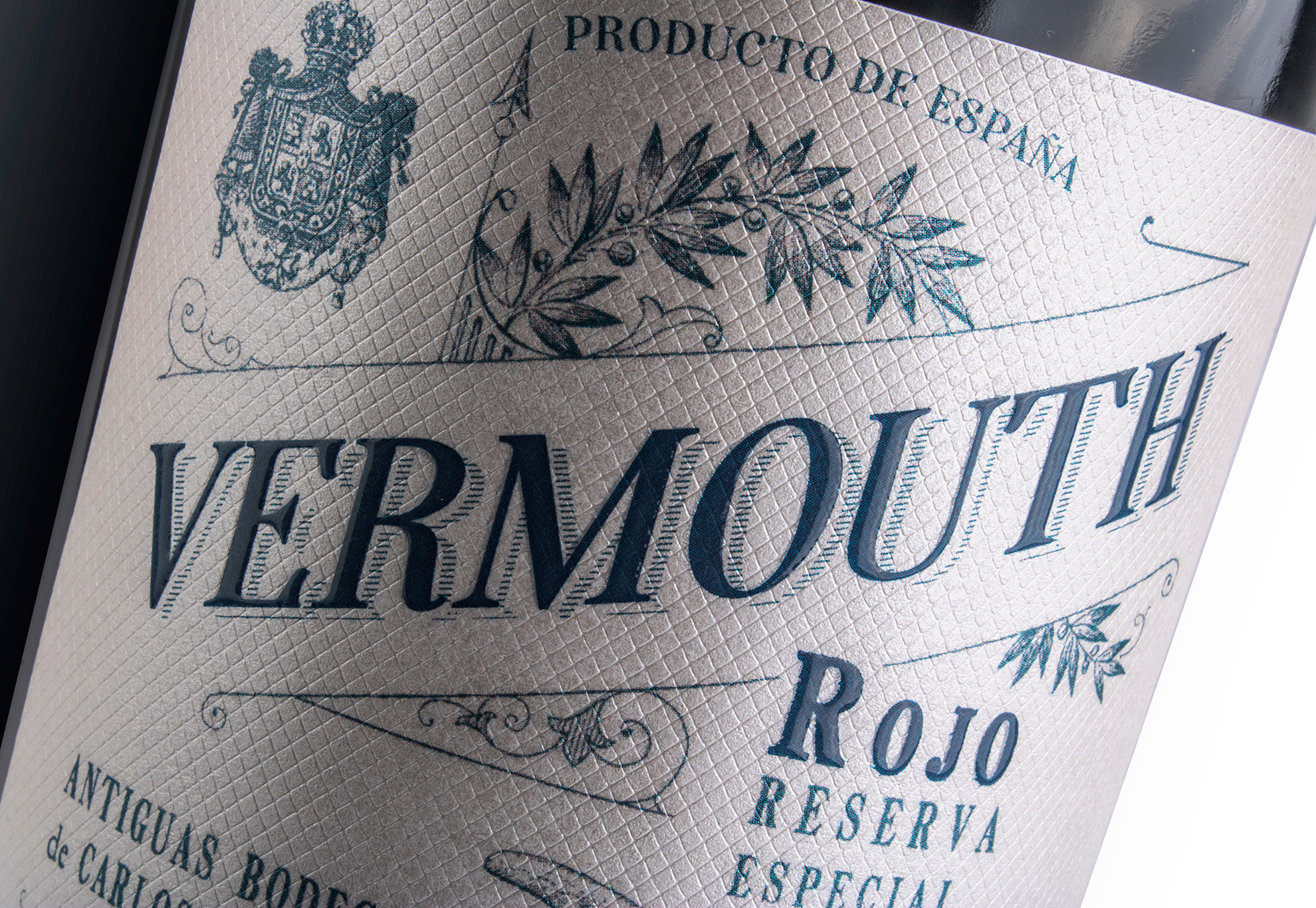 Vermouth Krauel restyling de un clásico. Diseño gráfico de etiquetas para vermouth.