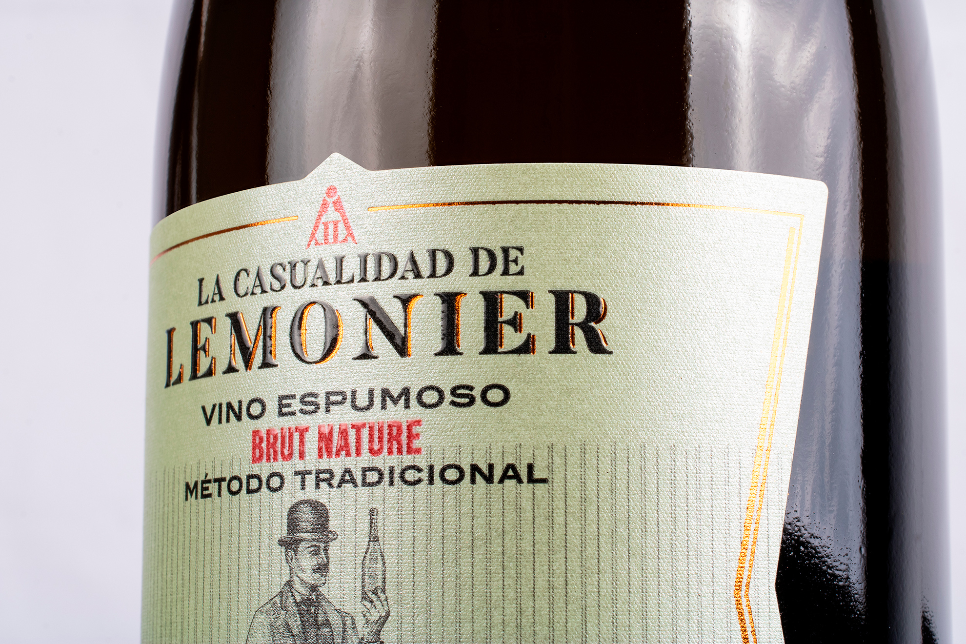 La Casualidad de Lemonier. Diseño de etiqueta para envase de vino espumoso de Puente Genil.