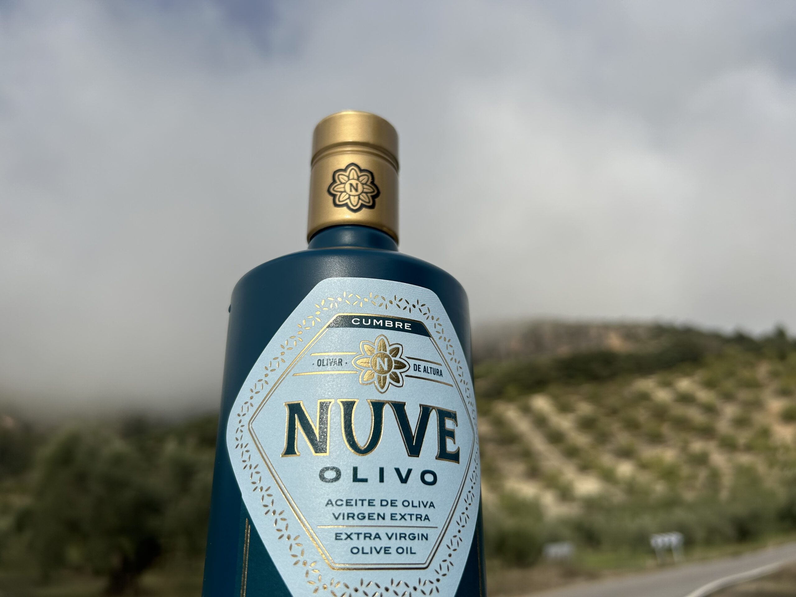 Nuve olivo diseño etiqueta aceite oliva