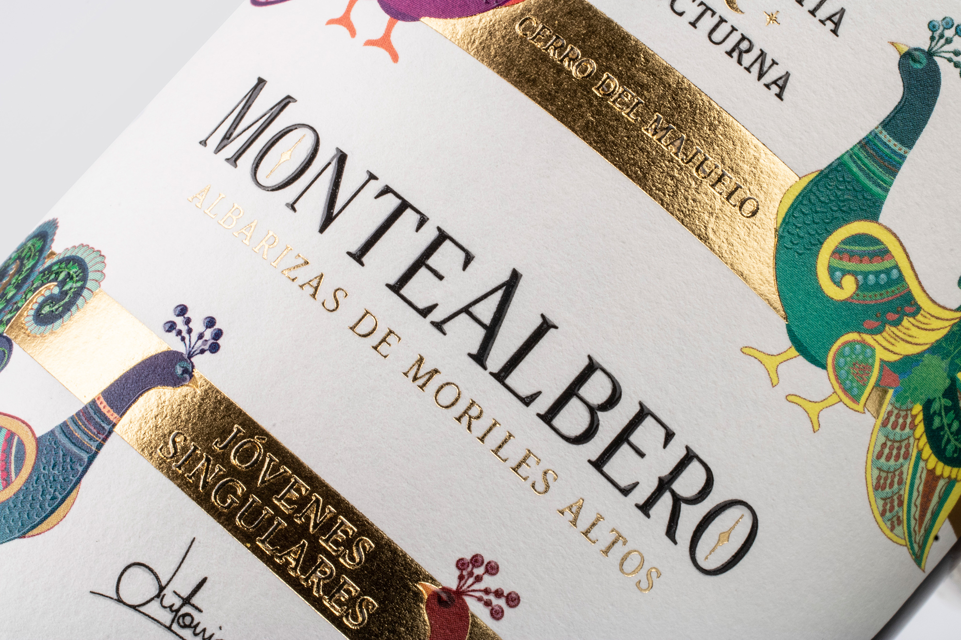 Etiqueta premium de vino resistente a la humedad y cubitera con tratamiento de papel Ultra WS.