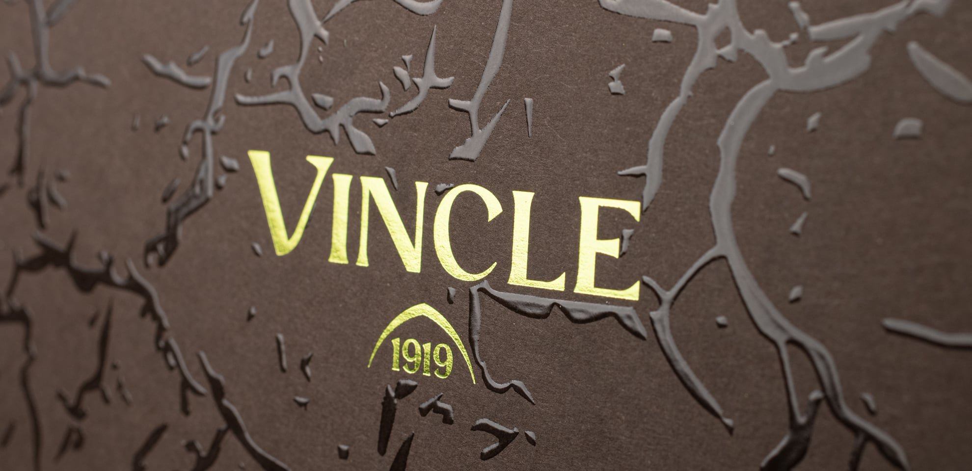 Vincle 1919: Branding y Packaging Premium para Aceite de Montaña de Les Garrigues