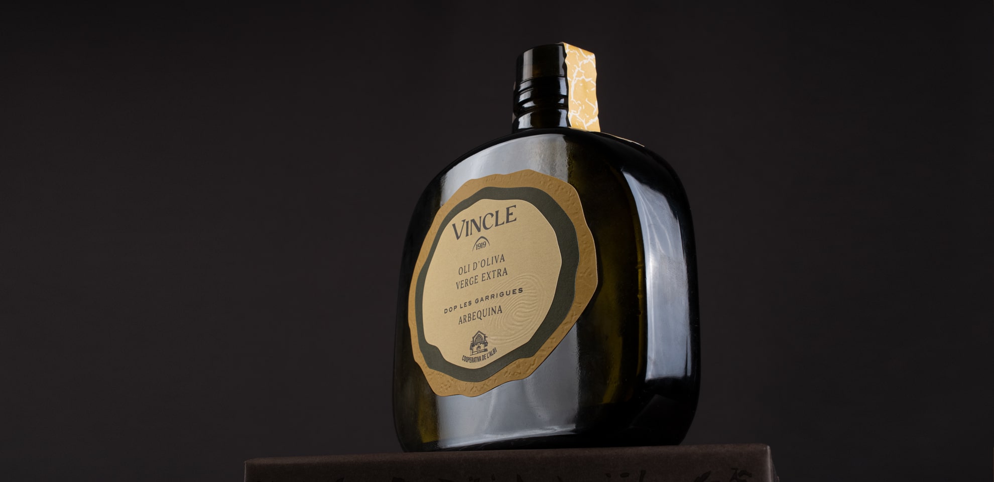 Vincle 1919: Branding y Packaging Premium para Aceite de Montaña de Les Garrigues