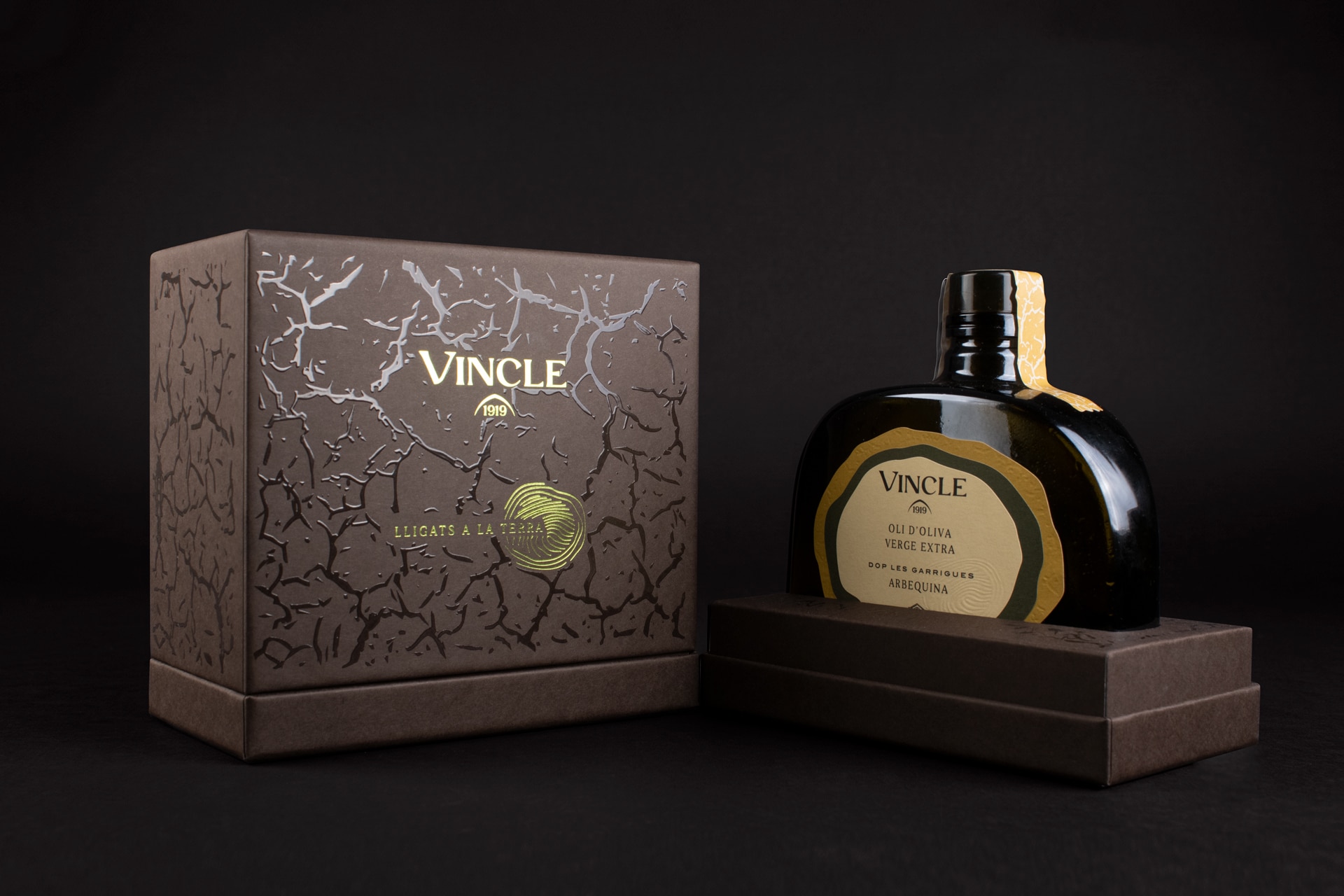 Vincle 1919: Branding y Packaging Premium para Aceite de Montaña de Les Garrigues