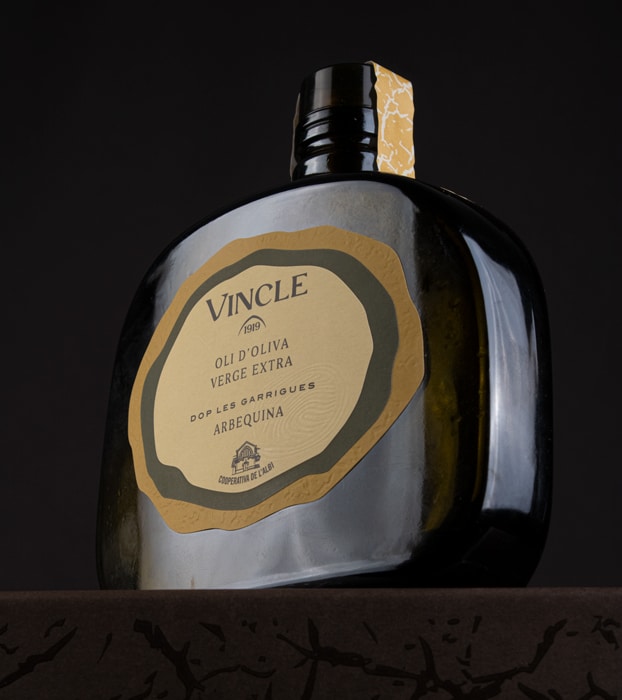 Vincle 1919: Branding y Packaging Premium para Aceite de Montaña de Les Garrigues